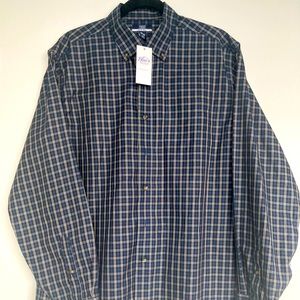 Men’s Medium Button-Up LS Shirt.